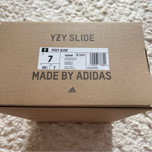 Yeezy slides - Picture 5 of 6